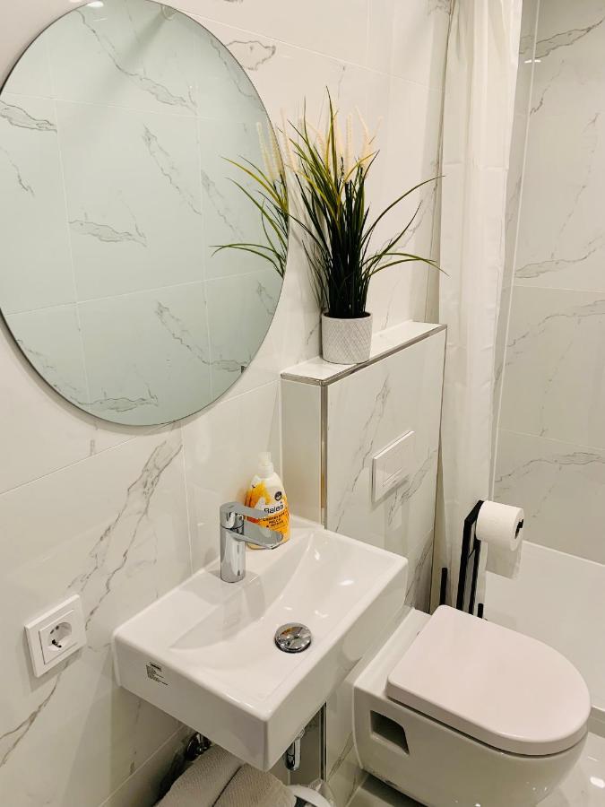 Gästehaus zur Uni Klinik Exklusives Apartment mit Küche und Badezimmer Homburg  Exterior foto